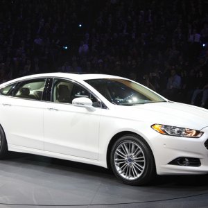 00-2013-ford-fusion-detroit-2012.jpg