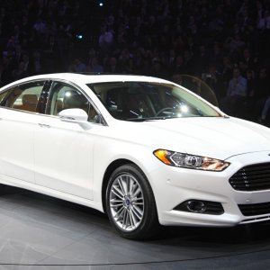 01-2013-ford-fusion-detroit-2012.jpg