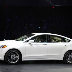 02-2013-ford-fusion-detroit-2012.jpg