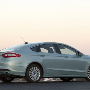 02-2013-ford-fusion-hybrid-fd.jpg