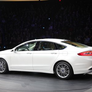 04-2013-ford-fusion-detroit-2012.jpg