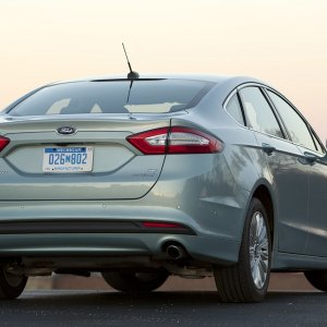 04-2013-ford-fusion-hybrid-fd.jpg